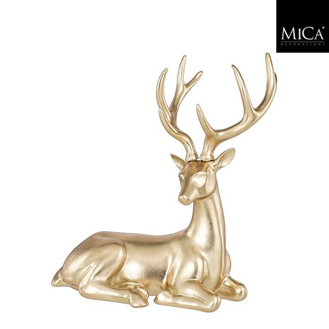 Goldene hirschfigur mit detaillierten geweihen und glatter spiegelnder oberfläche für dekoration champagnerfarbe