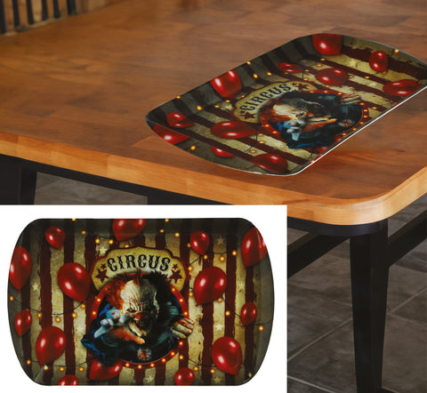 Rechteckiges tablett horrorclown mit vintage zirkusmotiv und bedrohlichem clown vor rot-geringeltem hintergrund