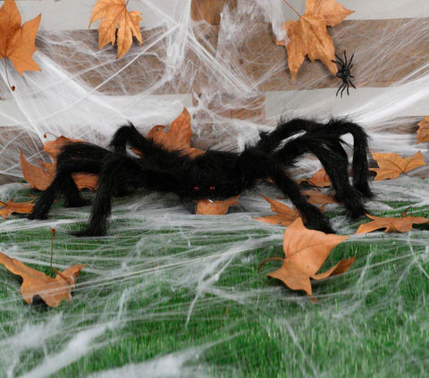 Eine große schwarze spinne 70 cm aus synthetischem pelz und kunststoff mit roten leuchtenden augen
