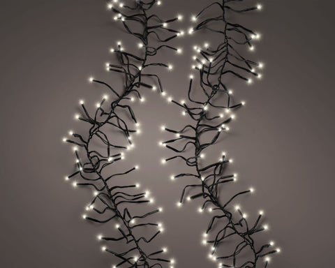 Led clusterbeleuchtung dauerbetrieb outdoor mit schwarz lackierten stranglichtern und warmweißen birnen