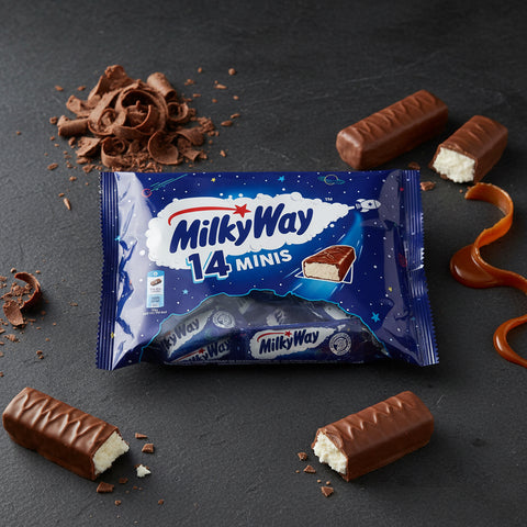 Milky way minis 227g schokoladenriegel packung mit dunkelblauem weltraumdesign sternen planeten und raketen