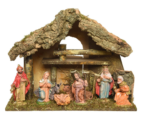 Handbemalte holzkrippe mit 8 polyfiguren 12 cm fsc mix 70 prozent und rustikalem dach in traditionellen röcken