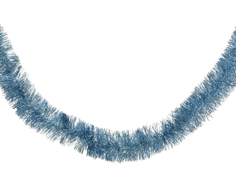 Lametta girlande pet in schimmerndem blau mit festlicher fransenstruktur aus tinsel für dekoration