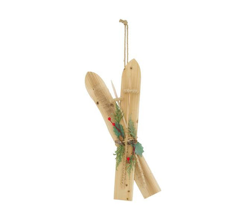 Lichtfarbener ski-anhänger aus pappelholz 22x6x58cm natur mit grünen zweigen und roten beeren dekoriert