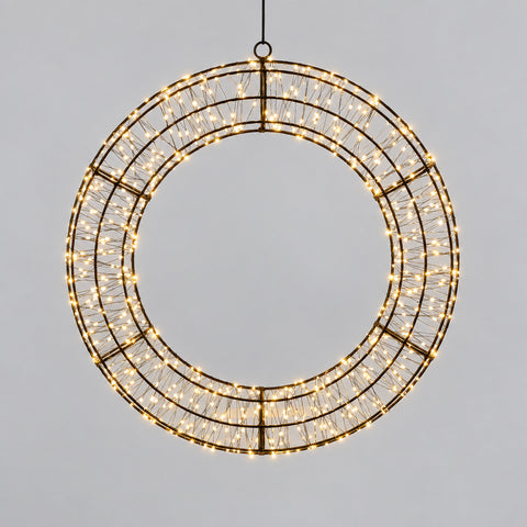Ein metallring 58cm aus schwarzem metall mit 840 warmweißen leds in bernsteinfarben