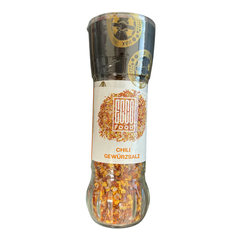 Klare glas pfeffermühle gefüllt mit roten chili flakes und etikett chili gewürzsalz für würzen