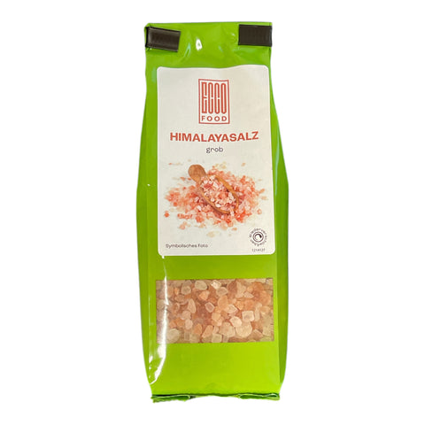 Eine leuchtend grüne verpackung von himalayasalz grob mit rosa salz von eco food sichtbar auf der vorderseite