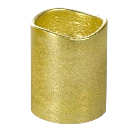 Led-kerze magna gold 7x14cm mit goldenem messing-zylinder und unregelmäßiger strukturierter oberfläche