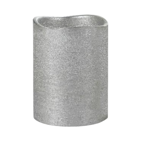 Silberner texturierter zylindrischer kerzenhalter led-kerze magna 7x14cm mit leicht unregelmäßigem oberem rand