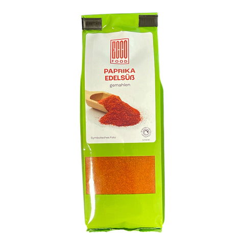 Ein leuchtend grüner beutel paprika edelsüß 60g von good food mit durchsichtigem fenster zeigt das rote gemahlene gewürz