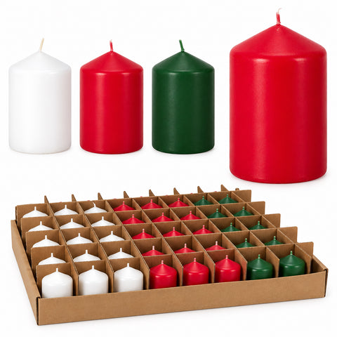 Set aus vier stumpenkerzen in weiß rot und grün mit glänzender oberfläche 6 8x10 cm