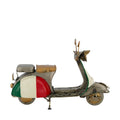 Modell eines metallscooters mit vintage-design und chromakzenten in italienflaggenfarben namens scooter italia