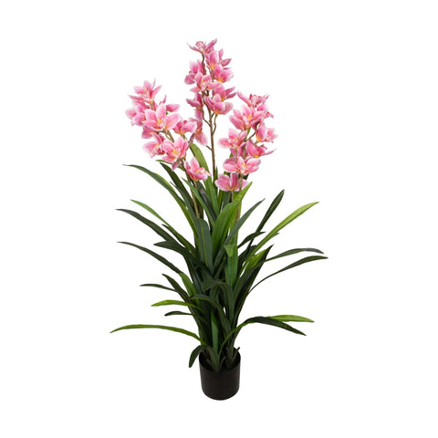 Eine hohe künstliche rosa orchidee mit üppigen grünen blättern und zarten blüten in einem schwarzen topf