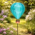 Metall gartenstecker heißluftballon grün mit türkisfarbigem ballon, kupferfarbenem korb und schwarzem pfahl