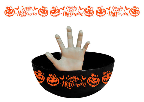 Schwarze halloween-candyschale mit orangen kürbis- und fledermausmotiven und weißer plastikhand 25 cm