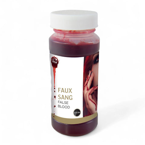 Eine flasche kunstblut mit weißem deckel und etikett zeigt 113,2 ml dunkelrot-braune flüssigkeit in klarer plastikverpackung