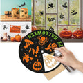 Schwarze runde halloween schablone mit orangefarbenen gruselmotiven und grüner beschriftung für bastelarbeiten