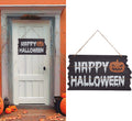 Schwarzes hölzernes halloween schild mit weißen tropfenden buchstaben und oranger kürbisgesicht zum aufhängen 34x19 cm