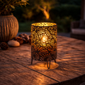 Led stehlampe schwarz mit warmem leuchtenden kerzenlaternen-design und filigranem blattmuster aus dunklem bronze
