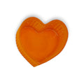 Orange herzförmige silikon backform mit gerippten kanten aus glas für dekoratives backen