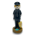Solar-erdmännchen polizist 30cm meerkat figurine in schwarzer uniform mit silberknöpfen auf holzsockel neben gelbem schild