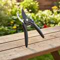 Handschere gs02-b 12-24mm black edition mit schwarzen kunststoffgriffen und silbernen metallschneiden von grant