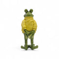 Grüne froschfigur mit gelbem gestricktem pullover aus wolle 11x12x27,5 cm für wohndekoration