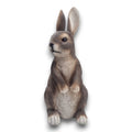 Detaillierte graue gartenfigur hase mit realistischem fell und aufrechten ohren 20x26x48,5 cm