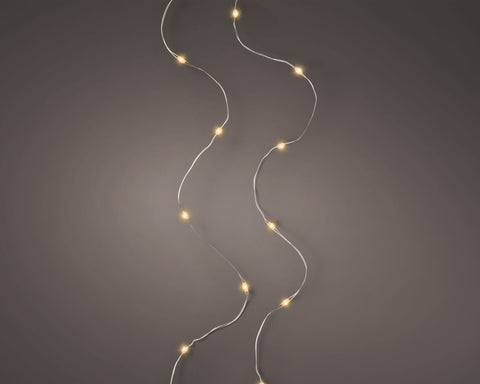 Delikate micro led strangbeleuchtung mit warmweißen led lichtern und dünnem silberdraht für dauerbetrieb indoor