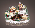 Schneebedeckte weihnachtsdorf diorama mit warmweißen led häusern zug und festlichen lichterketten 20x27x22,7cm