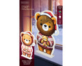 Ein festlicher brauner teddy mit led infinity bear bunt 1.3x36.5x57cm trägt weihnachtshut und hält kleinen teddy