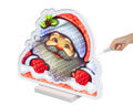 Ein festlicher LED infinity santa bunt santa claus mit rotem und weißem hut, holly-beeren, bart und handschuhen auf standfuß