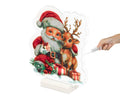 Led infinity rentier und santa weihnachtliche deko mit warmweißen leds in rot und weiß mit geschenken und stechpalmen