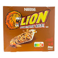 Nestlé lion frühstücks cerealien riegel in brauner packung mit orangefarbenem löwenlogo und gelber schrift