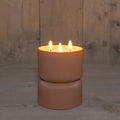 Terracottafarbener keramik kerzenhalter mit 3 flammenden kerzen outdoor-kerze 3d docht 13x13x17,5cm terra