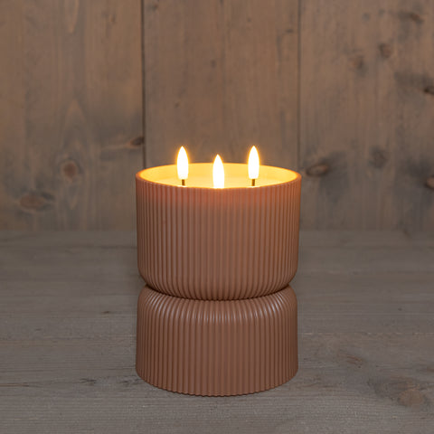 Terracottafarbener keramik kerzenhalter mit 3 flammenden kerzen outdoor-kerze 3d docht 13x13x17,5cm terra