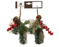 Stecker indoor weihnachtsgirlande mit künstlichen grünen tannennadeln roten beeren und braunen zapfen