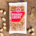 Eine packung swallow-sailing peanut crisps 136g mit transparentem fenster zeigt goldbraune knusprige erdnuss snacks