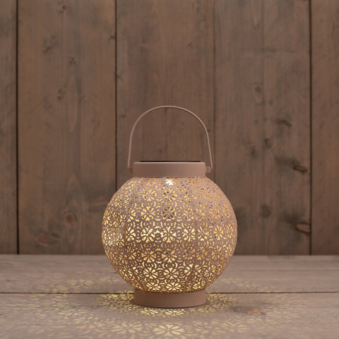 Solar laterne metall 18x19cm sand mit warmem licht und floralen auschnitten im kugelförmigen design