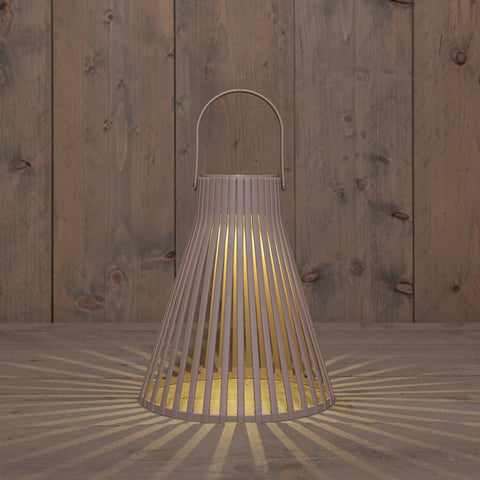 Warme sandfarbene solar hängelampe mit slatted holz und gebogenem metallgriff 20x20x24 cm
