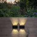 Schwarze rechteckige solarzaunleuchten in 2er set mit mehreren warmweißen leds und sanftem schrägem lichtschein