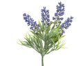 Künstlicher lavendel am stiel mit zarten violetten blüten und grünen blättern aus synthetischem material