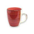 Kaffebecher mit griff 340ml aus keramik in rot mit weißem innenraum und dunklem rand mit feinen horizontalen streifen