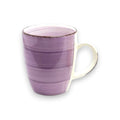 Lavendelfarbener keramik kaffebecher mit griff 340ml mit horizontalen rillen und weißem griff