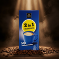 Blauer rechteckiger bardollini löslicher kaffee 2 in 1 104g mit gelbem rundem label und blauem becherillustration