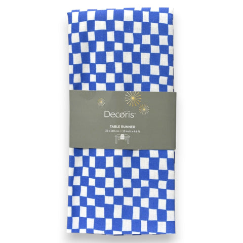 Blau weiß kariertes tischläufer 140x32 cm mit stoffstruktur und dekoris grauem etikett