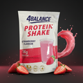 Weiß roter 4balance protein shake pouch erdbeergeschmack 120g mit glänzendem finish und lebhaften erdbeerbildern