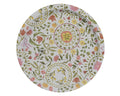 Ein weißer dekoteller aus papier mit einem zarten blumenmuster in rosa grün und gelb