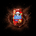 Roter rechteckiger meiji hello panda keks mit schokoladenfüllung und panda cartoon gesicht auf der verpackung