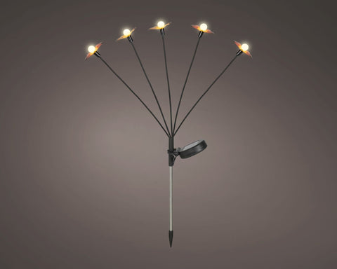 Schwarze solar-gartenleuchte solarstecker schmetterling orange mit fünf beleuchteten blumenförmigen lampen auf dünnen stielen